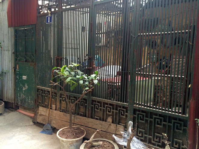 Cả khu phố khiếp sợ đàn chó cắn xé ông chủ
