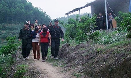 Bắt 47 con bạc sát phạt trên đỉnh núi