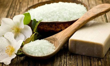 Những mẹo vặt cực hữu ích từ muối mẹ nào cũng cần