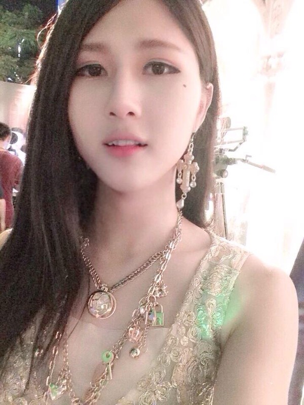 Người mẫu chuyển giới Trâm Anh được ra tù sớm - 1