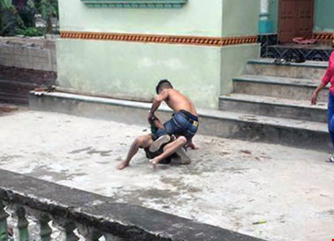 Sự thật vụ con trai đánh cha 