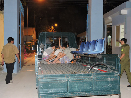 Hàng trăm học viên trốn khỏi trại cai nghiện - 2