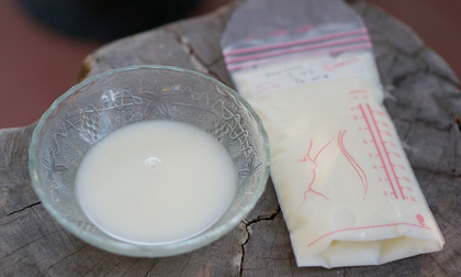 Công dụng làm đẹp tưởng đùa, nhưng là thật 100% từ sữa mẹ