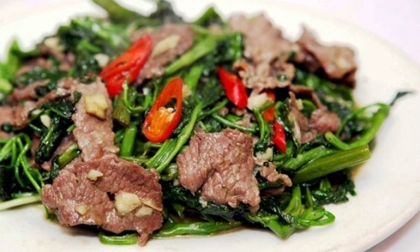 Thịt trâu xào rau muống mềm ngon, xanh giòn