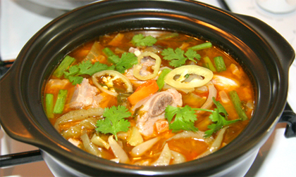 Cách nấu canh sườn chua lạ miệng, đưa cơm ngày hè