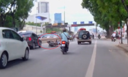 'Quái xế' lạng lách, đánh võng nhận tai nạn thảm khốc