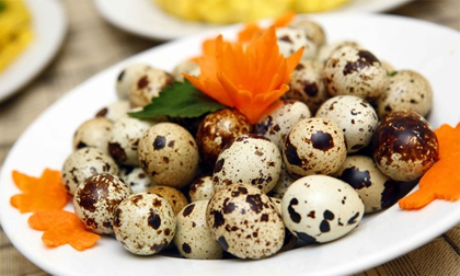 Bữa sáng cực bổ dưỡng với trứng cút lộn chấm nước sốt me