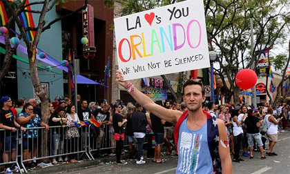 Sau vụ xả , làn sóng biểu tình của cộng đồng LGBT lan rộng trên toàn nước Mỹ