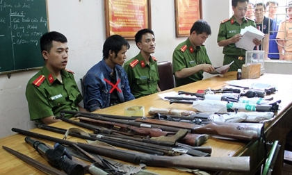 Bắt trùm ma tuý, thu ‘kho’ vũ khí: 2 công an dính máu nghi nhiễm HIV