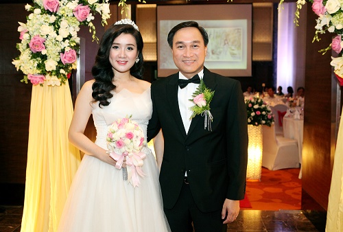 Miss teen Xuân Mai rạng rỡ bên chồng đại gia trong lễ cưới - 1