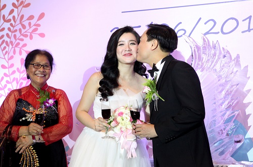Miss teen Xuân Mai rạng rỡ bên chồng đại gia trong lễ cưới - 6