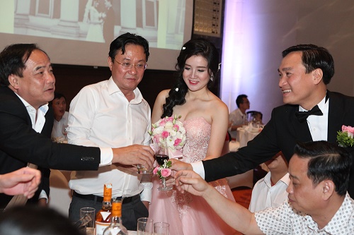 Miss teen Xuân Mai rạng rỡ bên chồng đại gia trong lễ cưới - 11