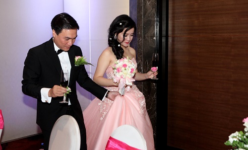Miss teen Xuân Mai rạng rỡ bên chồng đại gia trong lễ cưới - 9