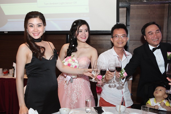 Miss teen Xuân Mai rạng rỡ bên chồng đại gia trong lễ cưới - 13