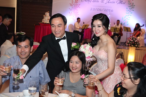 Miss teen Xuân Mai rạng rỡ bên chồng đại gia trong lễ cưới - 12