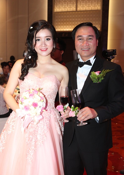 Miss teen Xuân Mai rạng rỡ bên chồng đại gia trong lễ cưới - 14