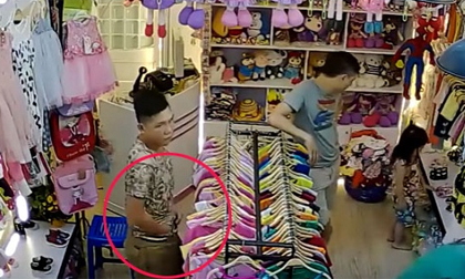 Nam thanh niên trộm đồ nhét vào vùng kín trong shop quần áo