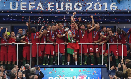 Bồ Đào Nha vô địch Euro dù Ronaldo rời sân sớm