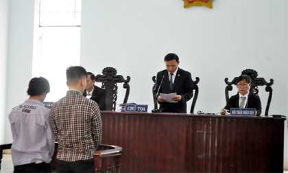 Vụ án 'cướp bánh mì vì quá đói': 2 thanh niên lĩnh án