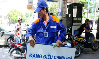 Giá xăng giảm mạnh, về ngưỡng 15 ngàn/lít?