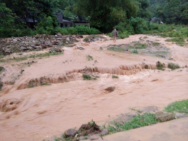 Lào Cai: Lũ lớn kinh hoàng trong đêm, 11 người mất tích, 1 người bị thương - Ảnh 7.