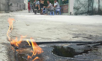 Di chuyển cây xăng gây ô nhiễm khiến giếng nước bật lửa là cháy