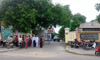 Một phụ nữ chết bất thường, nhiều người bao vây bệnh viện