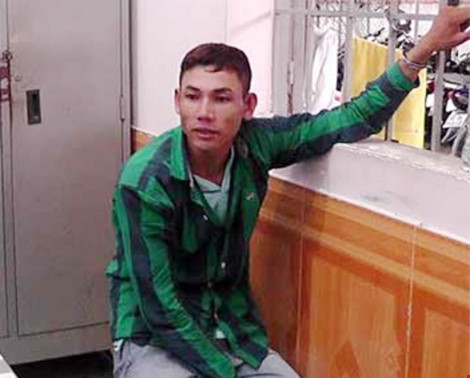 Hăm dọa dùng ảnh ‘nóng’ tống tiền cô giáo - 1