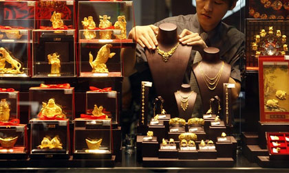 Giá vàng hôm nay 13/8: Đồng loạt giảm sâu