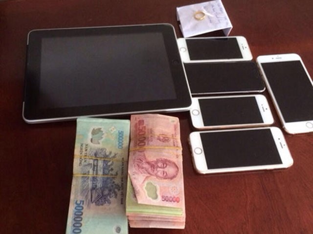 Bat thanh nien trom heo dat 250 trieu de di du lich hinh anh 2