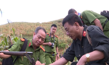 Đấu súng nghẹt thở với tội phạm ma túy, thu 20 bánh heroin