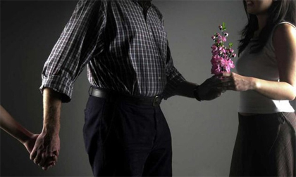 7 lời khuyên để 'sống sót' khi chồng ngoại tình