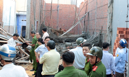 Sập nhà đang thi công, 7 người gặp nạn