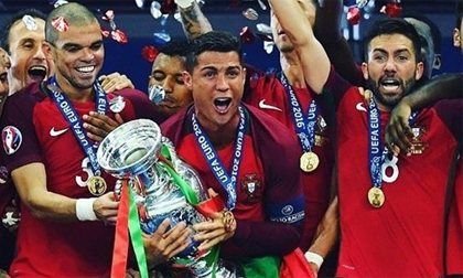 Cristiano Ronaldo được bầu chọn là Cầu thủ xuất sắc nhất châu Âu 2016
