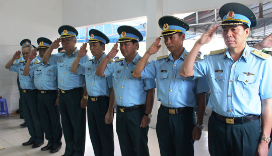 Thăng hàm thiếu úy cho phi công rơi máy bay L-39 - 9