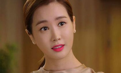 Vợ bước ra từ nhà tắm và nói: 'Hôm nay nhân tình anh ốm nên nhờ em đến hoàn thành nhiệm vụ giúp anh'