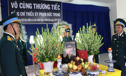 Thăng hàm thiếu úy cho phi công rơi máy bay L-39