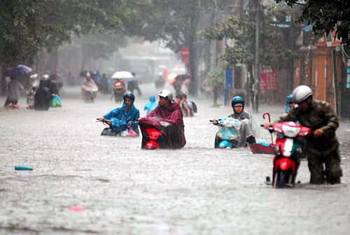 Mưa rất to, ngập úng nhiều nơi toàn Bắc bộ hình ảnh 3 mua rat to, ngap ung nhieu noi toan bac bo hinh anh 3