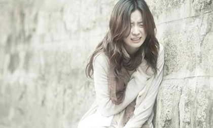 Xót xa vợ đi khám thai lại gặp chồng đưa nhân tình đi phá...