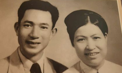 Gia đình hiến 5.000 lượng vàng cho Chính phủ năm 1945