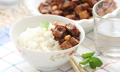 Thói quen ăn cơm sai lầm đang rước bệnh vào người ít ai biết