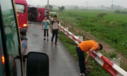 Tai nạn xe khách nghiêm trọng trên cao tốc Pháp Vân – Cầu Giẽ, nhiều người thương vong