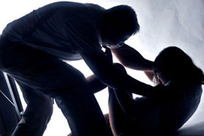 Hòa Bình: Chồng chém chết vợ dã man tại nhà riêng - 1