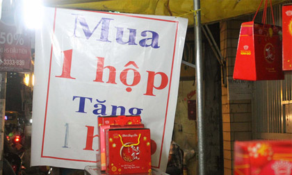 Ngã ngửa với 'chiêu' khuyến mãi bánh trung thu mua 1 tặng 4 tính tiền... 5 cái