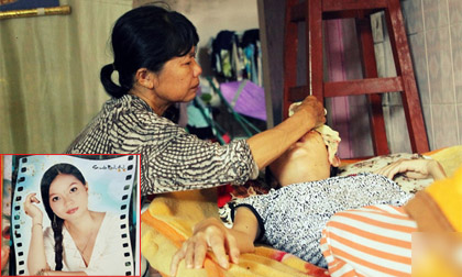 Xót thương cô gái xinh đẹp mắc bệnh lạ, khuôn mặt bị ăn mòn cả mắt và miệng