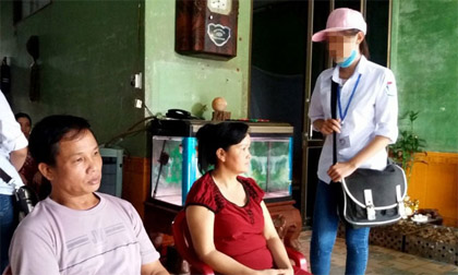Sự thật về clip nữ sinh cầm 'dao' truy sát bạn