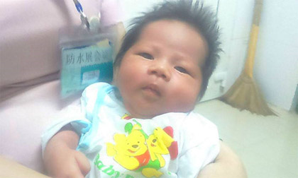 Xót thương bé gái sơ sinh kháu khỉnh bị bỏ rơi ở Bệnh viện