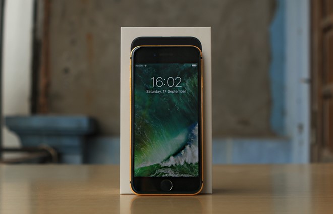 iPhone 7 Plus rong vang gia 90 trieu tai Viet Nam hinh anh 1