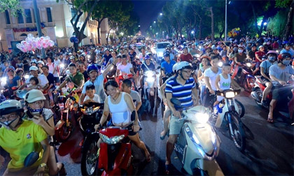 Người dân Hà Nội lo lắng trước tin cấm xe máy