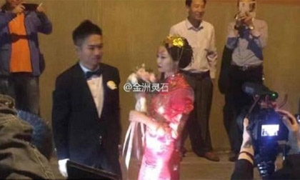 Tắc đường, đôi trẻ kết hôn trong hầm cho kịp giờ lành